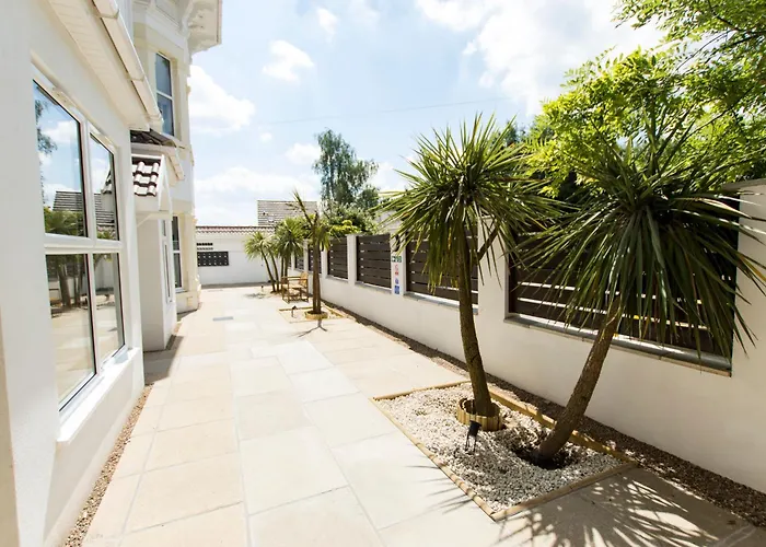 Modern Apartment Free Off Road Parking King Bed Suite 9